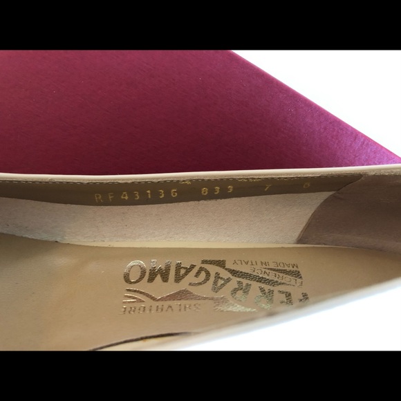 NIB Ferragamo Vara low heel, New Bisque, sz. 7. - Picture 4 of 6